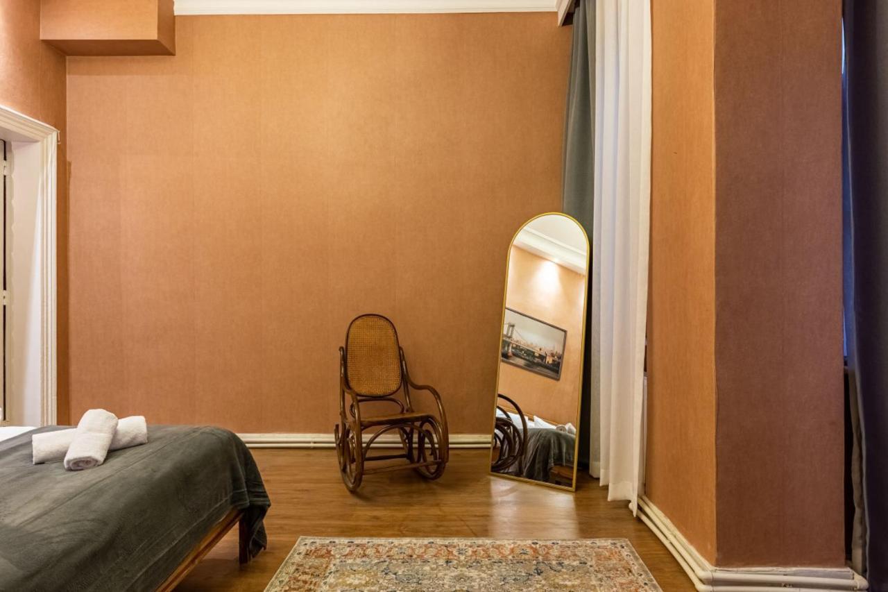 Historical Flat With A Lovely Sea View In Beyoglu イスタンブール エクステリア 写真